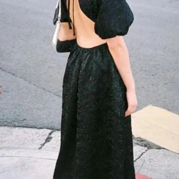 NWT Lisa Says Gah Gwen Black Crinkle Puff Sleeve Open Back Midi Dress Size 3X - Picture 6 of 14